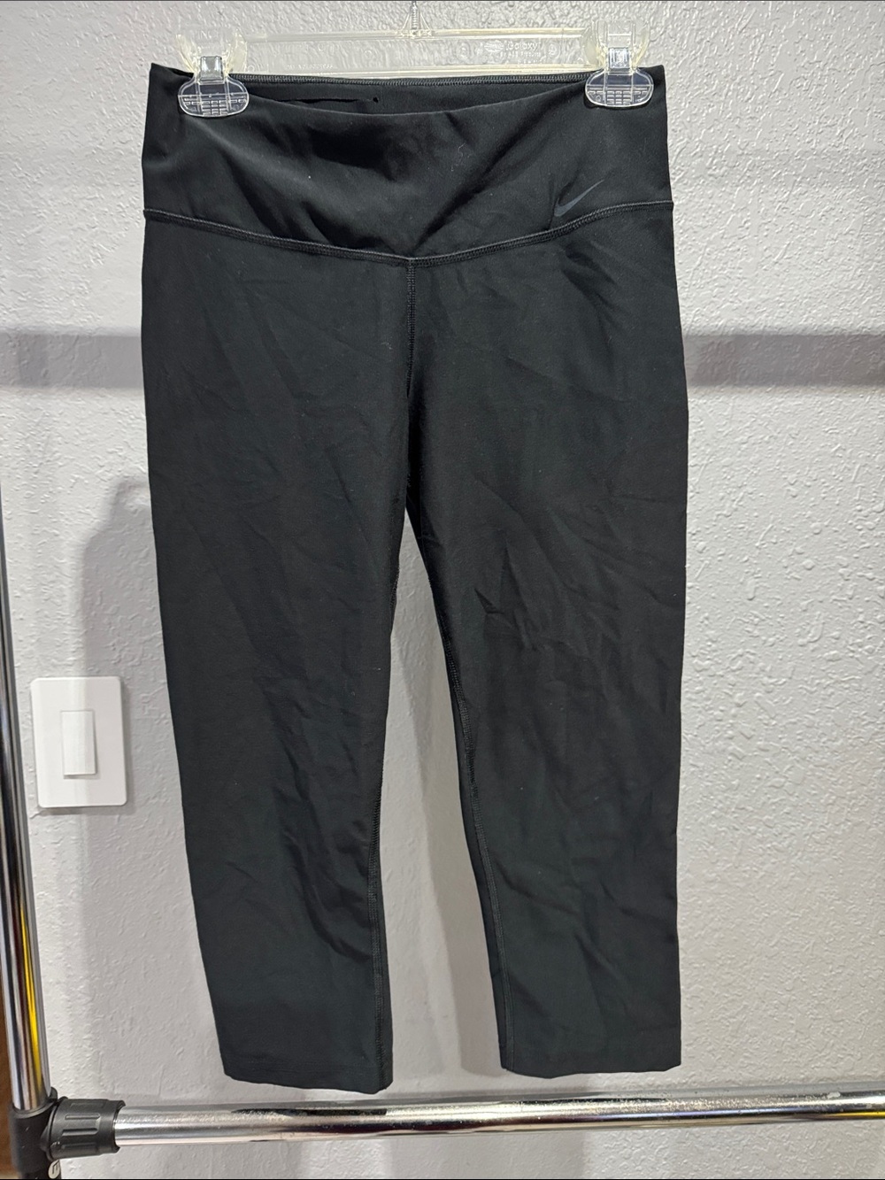 Nike Black Women's Capri Leggings with Subtle Swoosh